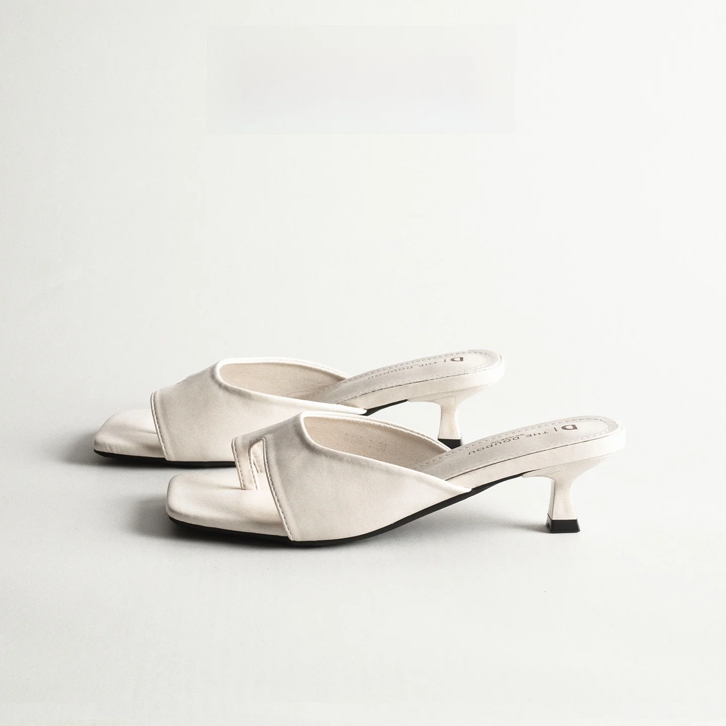 Retro Minimalist High Heel Sandals Women Summer Outdoor Wear Toe Post Casual for Skirts Beach Vacation Slip-On Shoes
Retro Minimalist High Heel Sandals Women Summer Outdoor Wear Toe Post Casual for Skirts Beach Vacation Slip-On Shoes