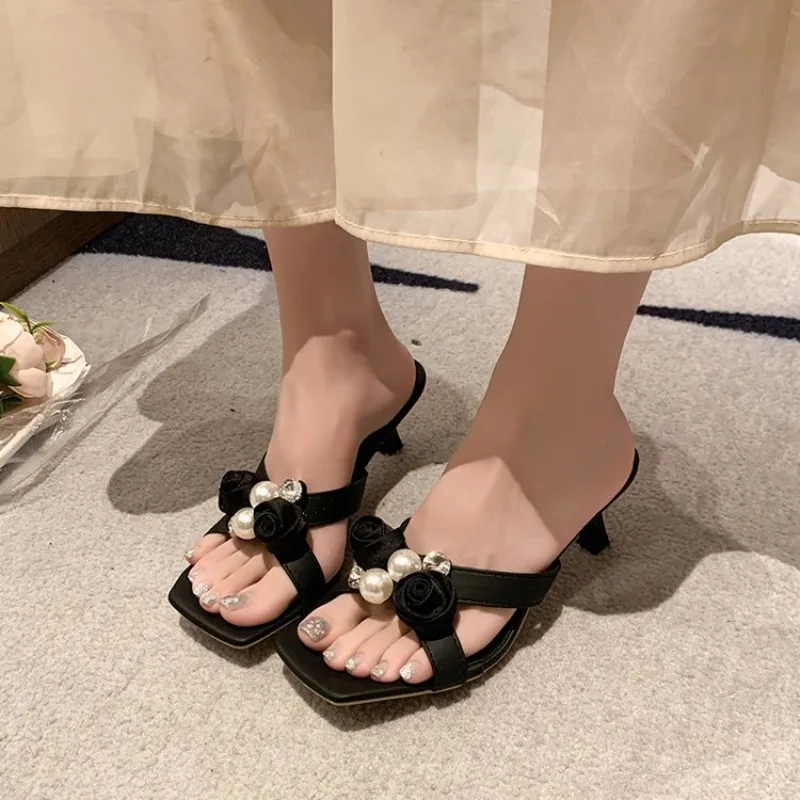 Fashionable Floral Pearl Summer Sandals Women's Slip-On Shoes Elegant Mid Heel Slippers
Fashionable Floral Pearl Summer Sandals Women's Slip-On Shoes Elegant Mid Heel Slippers