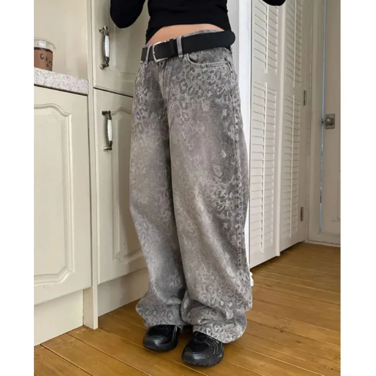 Женские джинсы с высокой талией и широкими штанинами, шикарные осенне-зимние новые свободные длинные брюки в американском стиле ретро с леопардовым принтом
Женские джинсы с высокой талией и широкими штанинами, шикарные осенне-зимние новые свободные длинные брюки в американском стиле ретро с леопардовым принтом