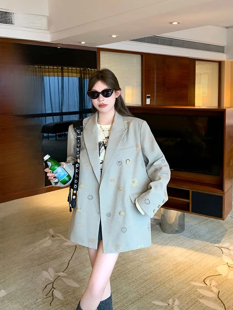 Повседневный женский костюм с вышивкой и отложным воротником, свободный крой, топ с эффектом легкости, персиковый цвет, для комфортного повседневного образа, длинный рукав
Повседневный женский костюм с вышивкой и отложным воротником, свободный крой, топ с эффектом легкости, персиковый цвет, для комфортного повседневного образа, длинный рукав