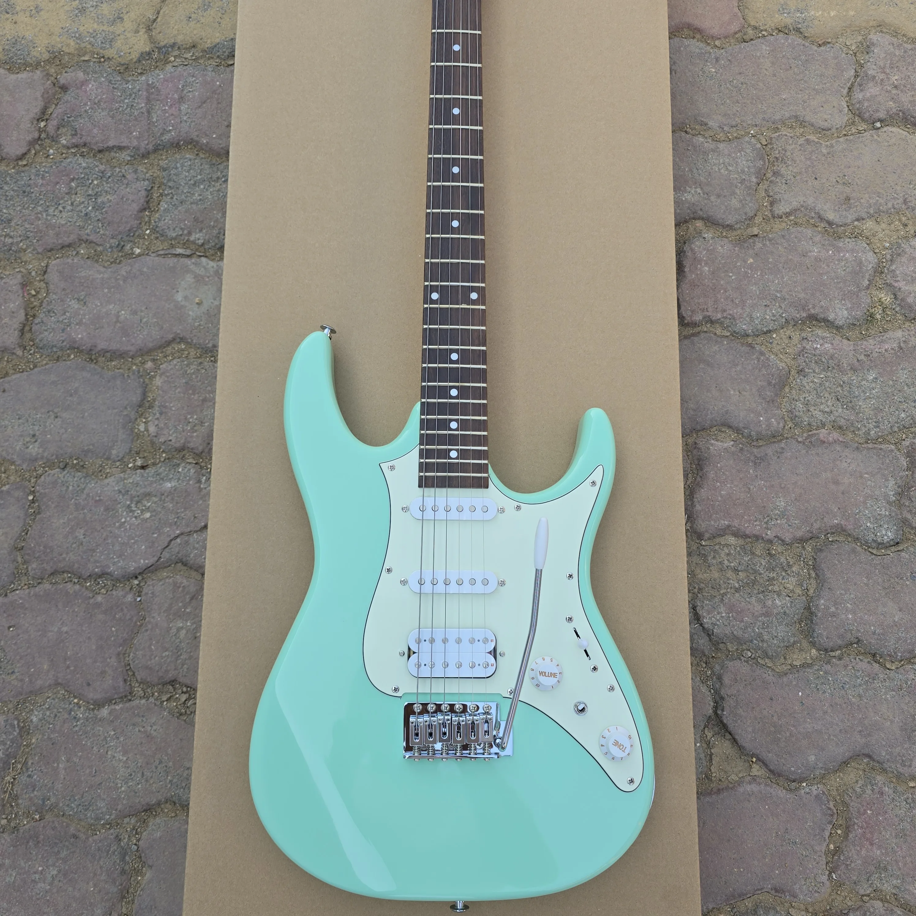 US Warehouse Colorful Light green HSS pickup Vibrato single bridge AZES224
US Warehouse Colorful Light green HSS pickup Vibrato single bridge AZES224