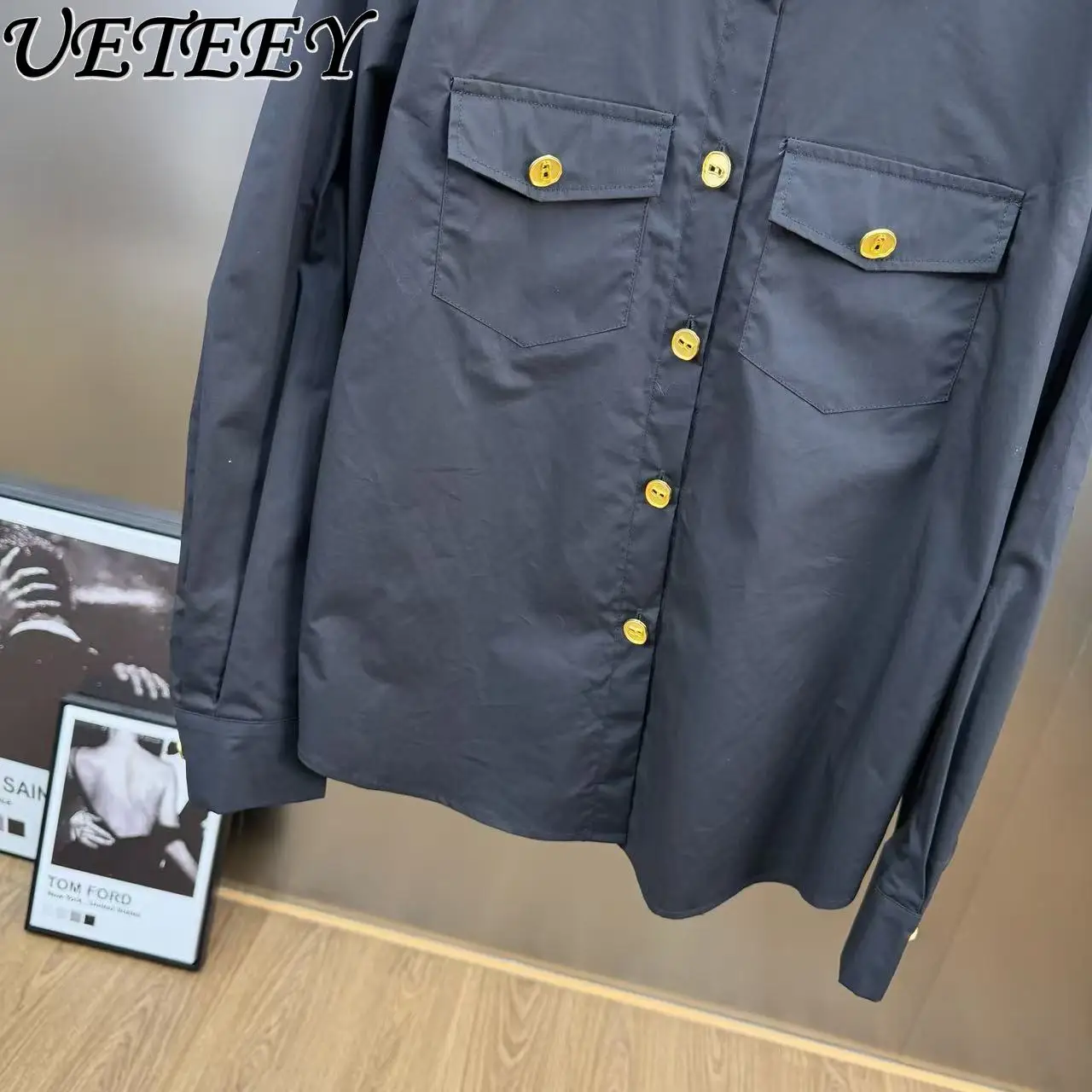 Autumn Winter Elegant Style Metal Decor Lapel Tops 2026 New Single-Breasted Long Sleeve Blouse Commuter Versatile Shirt
Autumn Winter Elegant Style Metal Decor Lapel Tops 2026 New Single-Breasted Long Sleeve Blouse Commuter Versatile Shirt