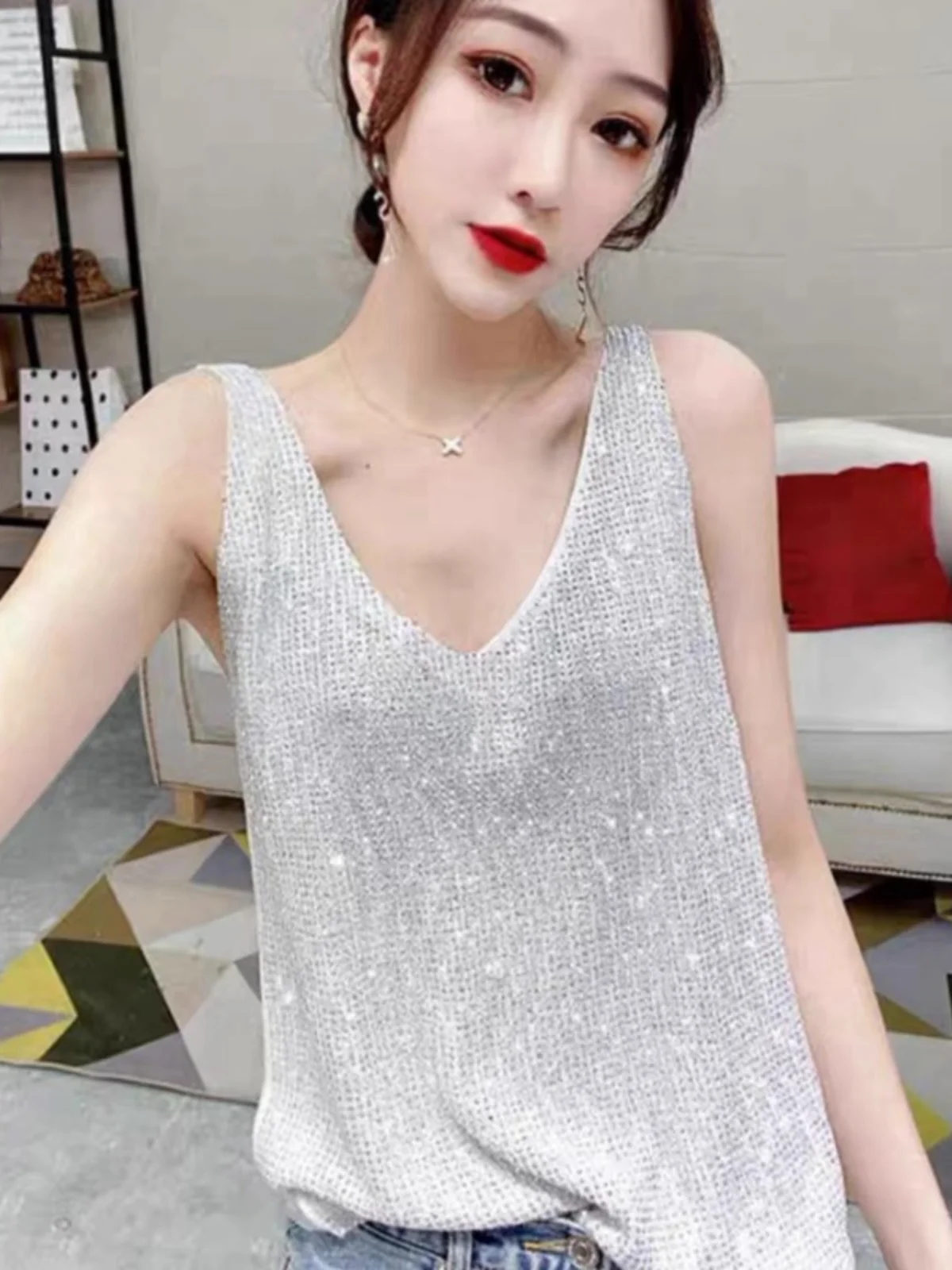 Летняя женская тонкая майка с v-образным вырезом без рукавов, женский черный вязаный жилет, простой повседневный базовый однотонный топ для фитнеса, свободный топ D336 
Летняя женская тонкая майка с v-образным вырезом без рукавов, женский черный вязаный жилет, простой повседневный базовый однотонный топ для фитнеса, свободный топ D336