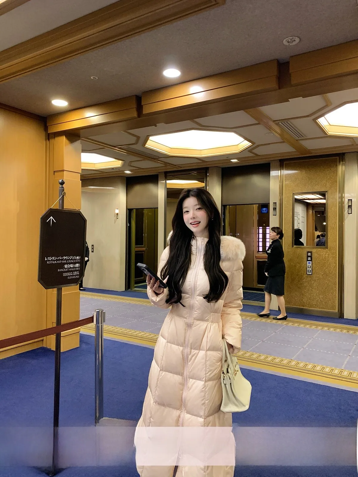 Зимнее женское пуховое пальто Yoyozhang с меховым воротником, длинное, повседневное, на молнии, модная верхняя одежда
Зимнее женское пуховое пальто Yoyozhang с меховым воротником, длинное, повседневное, на молнии, модная верхняя одежда