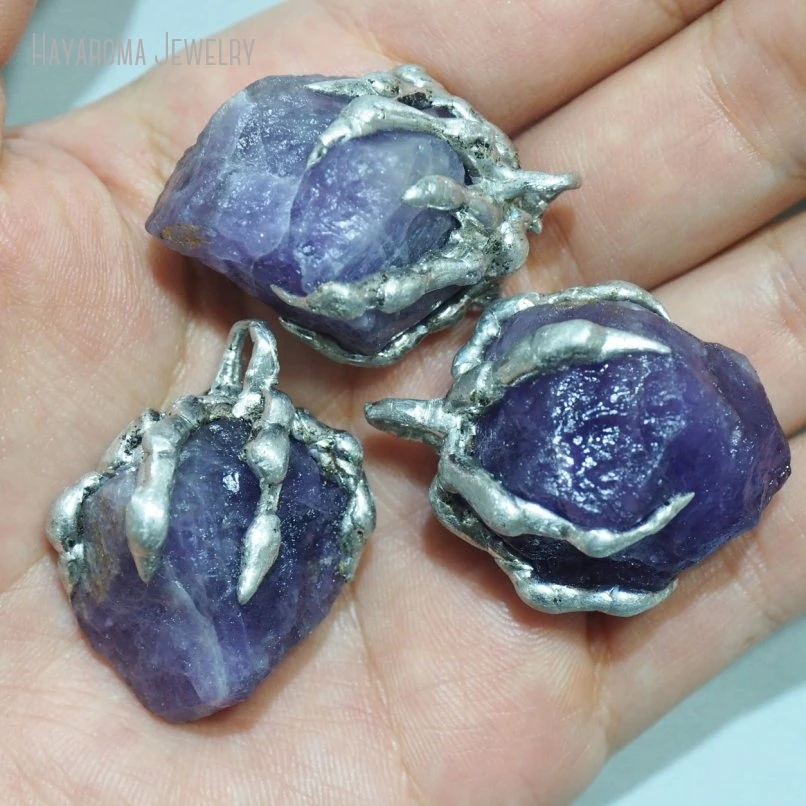 10Pcs Geometric Free Form Nugget Dragon Claw Tin Alloy Soldered Amethysts Crystal Jewelry Handmade Wholesale Pendant PM49510
10Pcs Geometric Free Form Nugget Dragon Claw Tin Alloy Soldered Amethysts Crystal Jewelry Handmade Wholesale Pendant PM49510