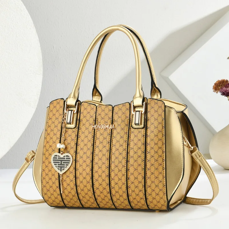 Городская простая сумка для мам в стиле минимализм, новинка 2026 года, модная сумка через плечо для женщин среднего возраста, трендовая мягкая сумка-тоут на одно плечо
Городская простая сумка для мам в стиле минимализм, новинка 2026 года, модная сумка через плечо для женщин среднего возраста, трендовая мягкая сумка-тоут на одно плечо