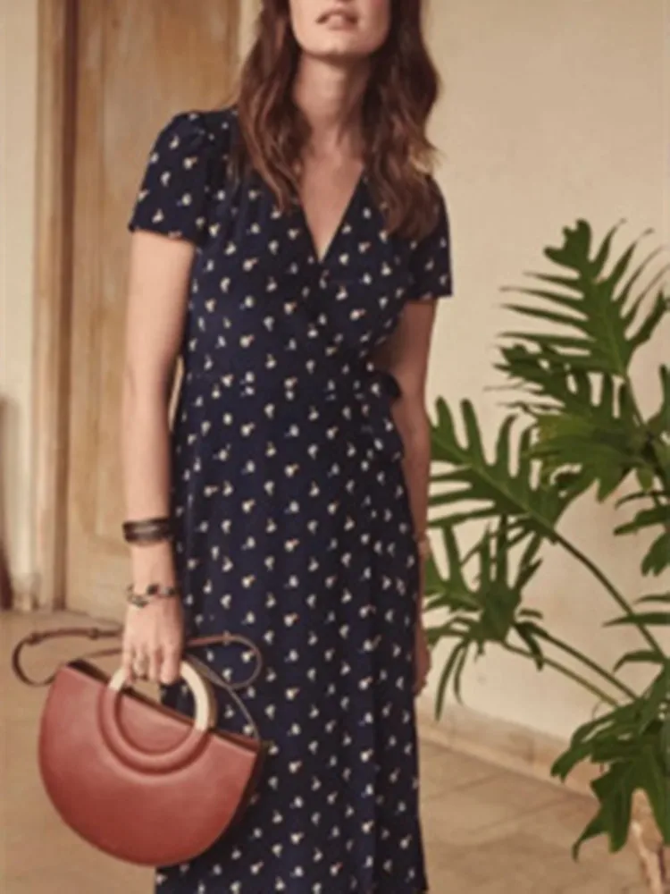 Floral Print Women Viscose One Piece Dress V-Neck Short Sleeve Casual High Waist Summer New 2024 Lady Lace-Up Temperament Robe
Floral Print Women Viscose One Piece Dress V-Neck Short Sleeve Casual High Waist Summer New 2024 Lady Lace-Up Temperament Robe