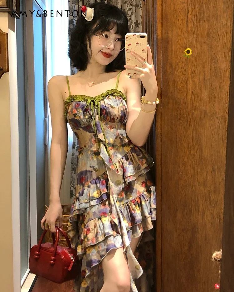 Лето 2022, новинка, стиль масляной живописи, нерегулярное платье с длинными бретелями и цветочным принтом, зеленая многослойная юбка, красный тонкий кардиган, комплект из трех предметов
Лето 2022, новинка, стиль масляной живописи, нерегулярное платье с длинными бретелями и цветочным принтом, зеленая многослойная юбка, красный тонкий кардиган, комплект из трех предметов