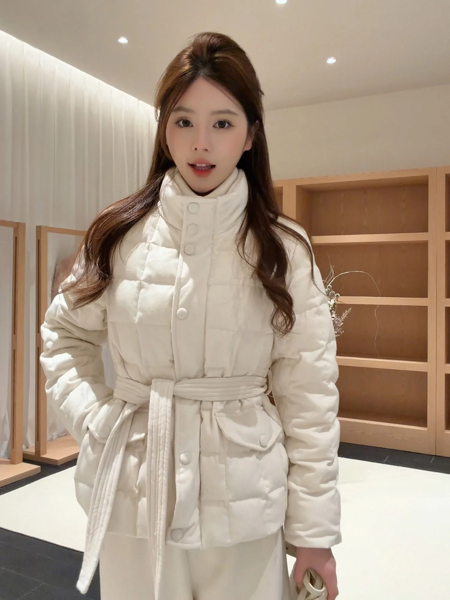 Fluffy Woolen Fabric down Jacket with Belt Slim Fit Duck down Fashionable Casual Style Thick Winter Coat for Women
Fluffy Woolen Fabric down Jacket with Belt Slim Fit Duck down Fashionable Casual Style Thick Winter Coat for Women