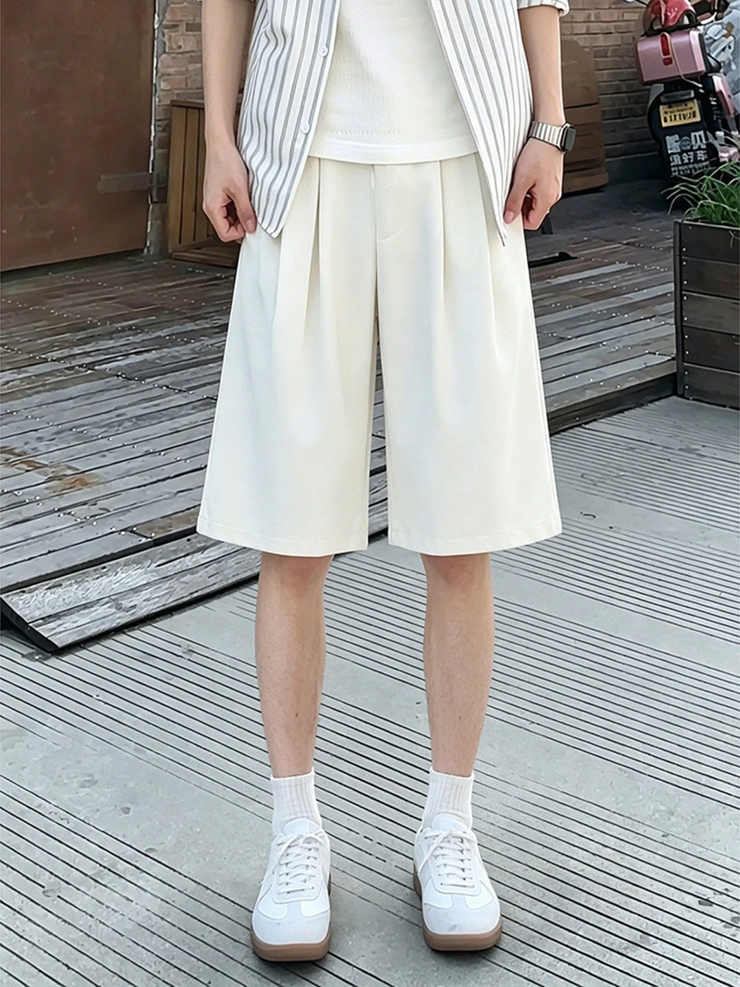 White Pleated Ice Silk Men's Shorts Summer Thin Loose Straight Leg Pants Quick Dry Lightweight Casual Fashionable Shorts
White Pleated Ice Silk Men's Shorts Summer Thin Loose Straight Leg Pants Quick Dry Lightweight Casual Fashionable Shorts