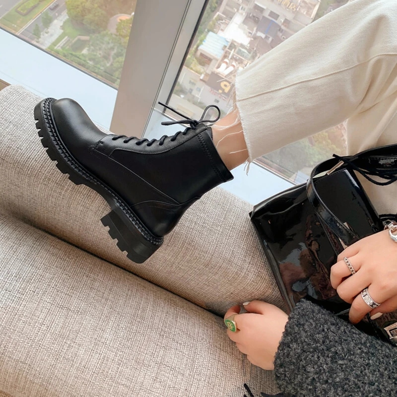 NEW Fall/Winter Shoes Women Split Leather Ankle Boots Round Toe Chunky Shoes for Women Solid Lace-up Boots Leisure Black Boots
NEW Fall/Winter Shoes Women Split Leather Ankle Boots Round Toe Chunky Shoes for Women Solid Lace-up Boots Leisure Black Boots