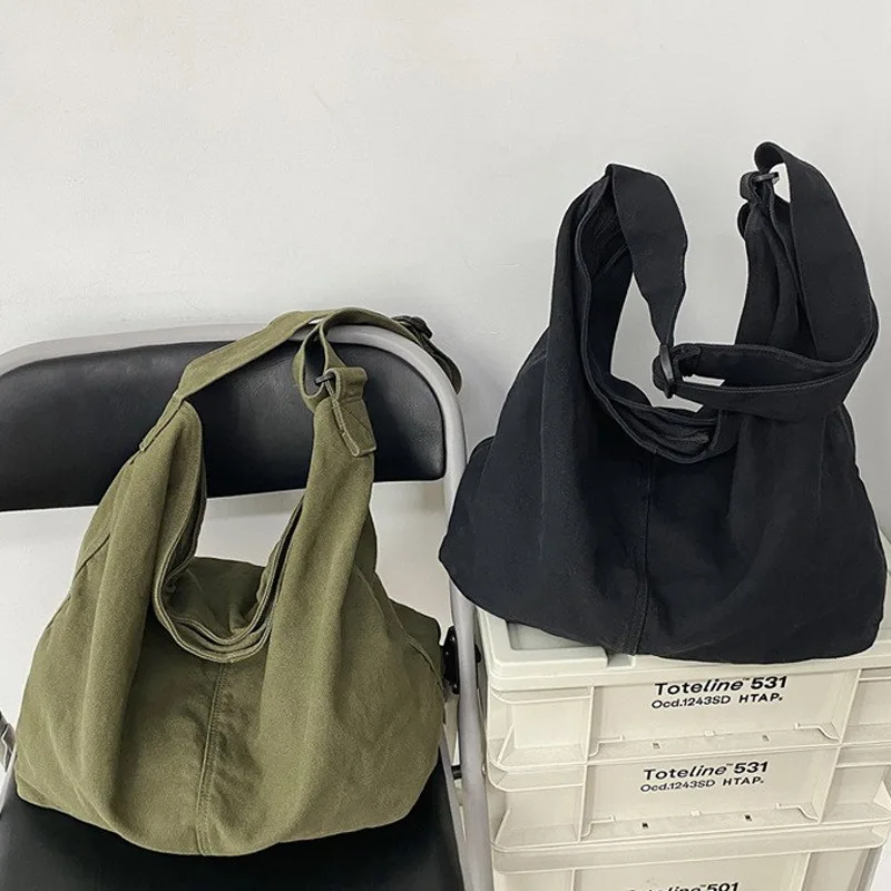 Bag size: Medium Lining texture: canvas Applicable scenario: daily matching Trendy style of luggage: tote bag Type of outer bag:
Bag size: Medium Lining texture: canvas Applicable scenario: daily matching Trendy style of luggage: tote bag Type of outer bag: