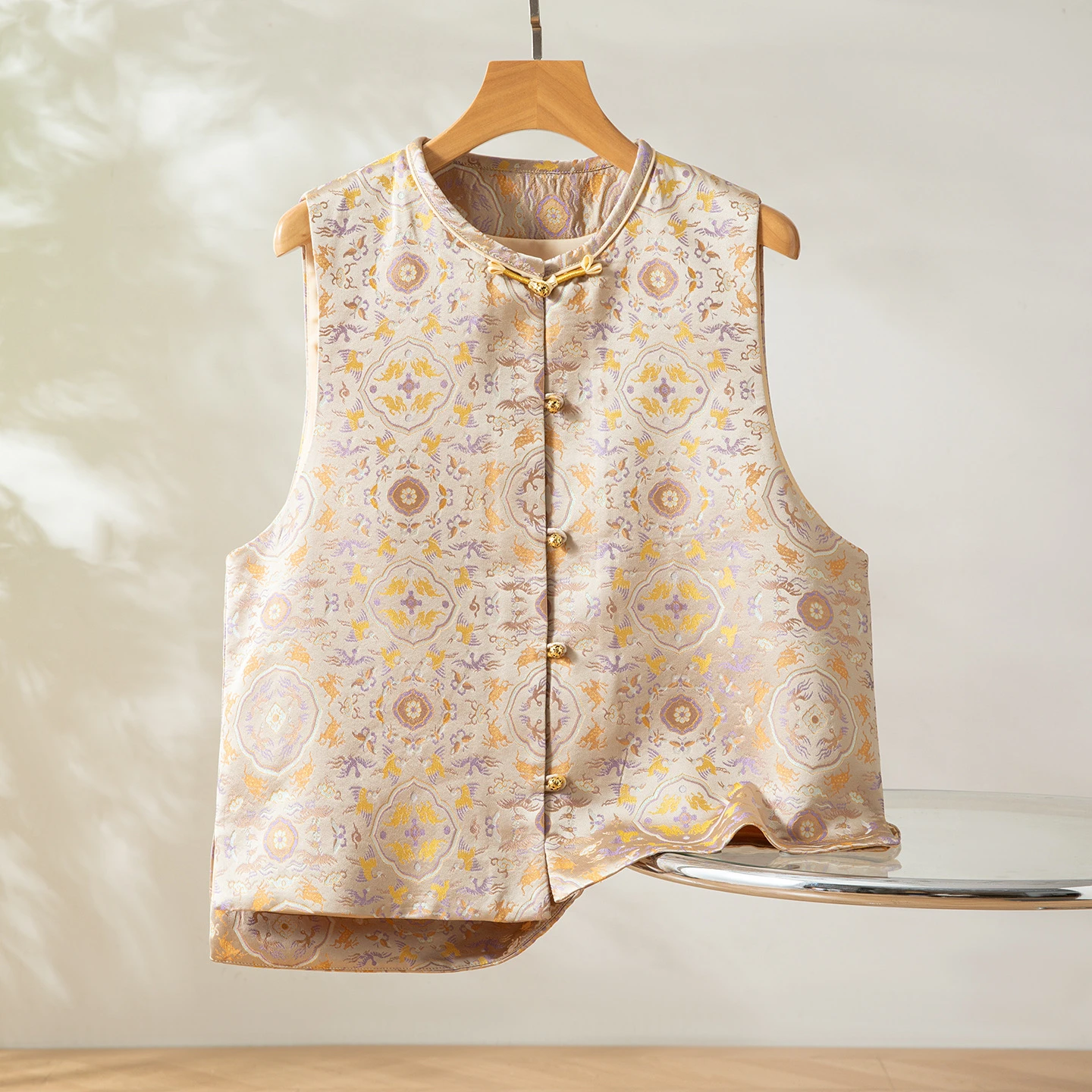 Silk Bue Vest round Ne Women's Sle Traditional Chinese National Faion Outerwear irt Single Button Closure
Silk Bue Vest round Ne Women's Sle Traditional Chinese National Faion Outerwear irt Single Button Closure