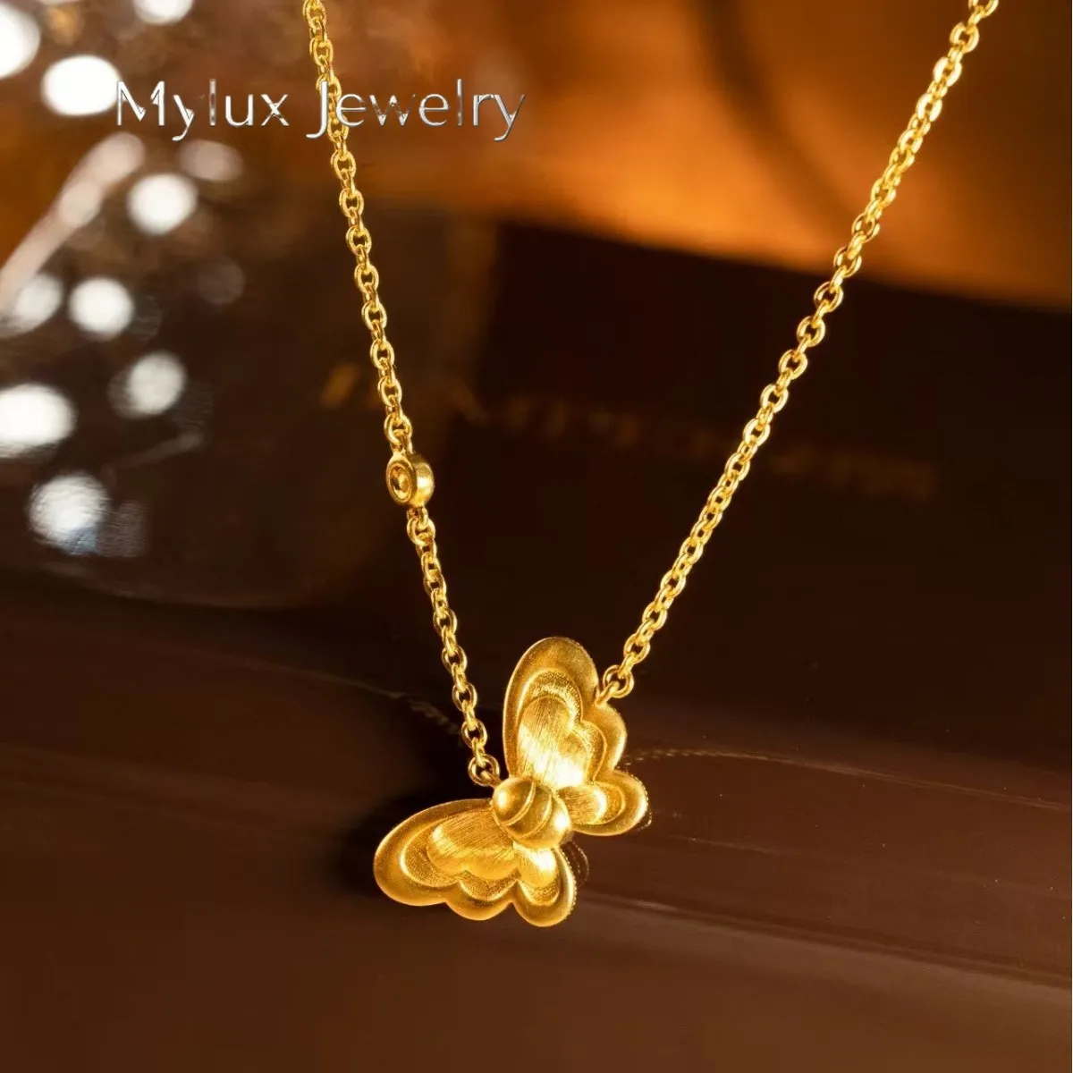 Mylux Jewelry 9999 24K real gold ancient style necklace fashionable ruby inlaid with small butterfly pendant as a festival gift
Mylux Jewelry 9999 24K real gold ancient style necklace fashionable ruby inlaid with small butterfly pendant as a festival gift