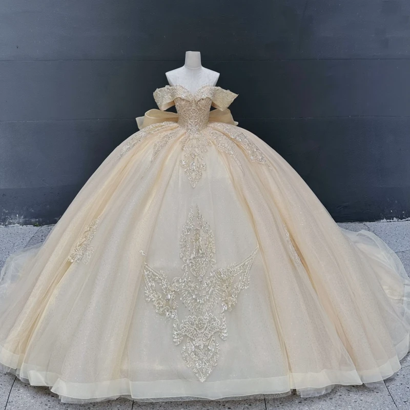 Light Champagne Quinceanera Dresses Ball Gown Off The Shoulder Sequin Applique Lace Beading Bow Tull Sweet 16 Dress Vestidos 15
Light Champagne Quinceanera Dresses Ball Gown Off The Shoulder Sequin Applique Lace Beading Bow Tull Sweet 16 Dress Vestidos 15