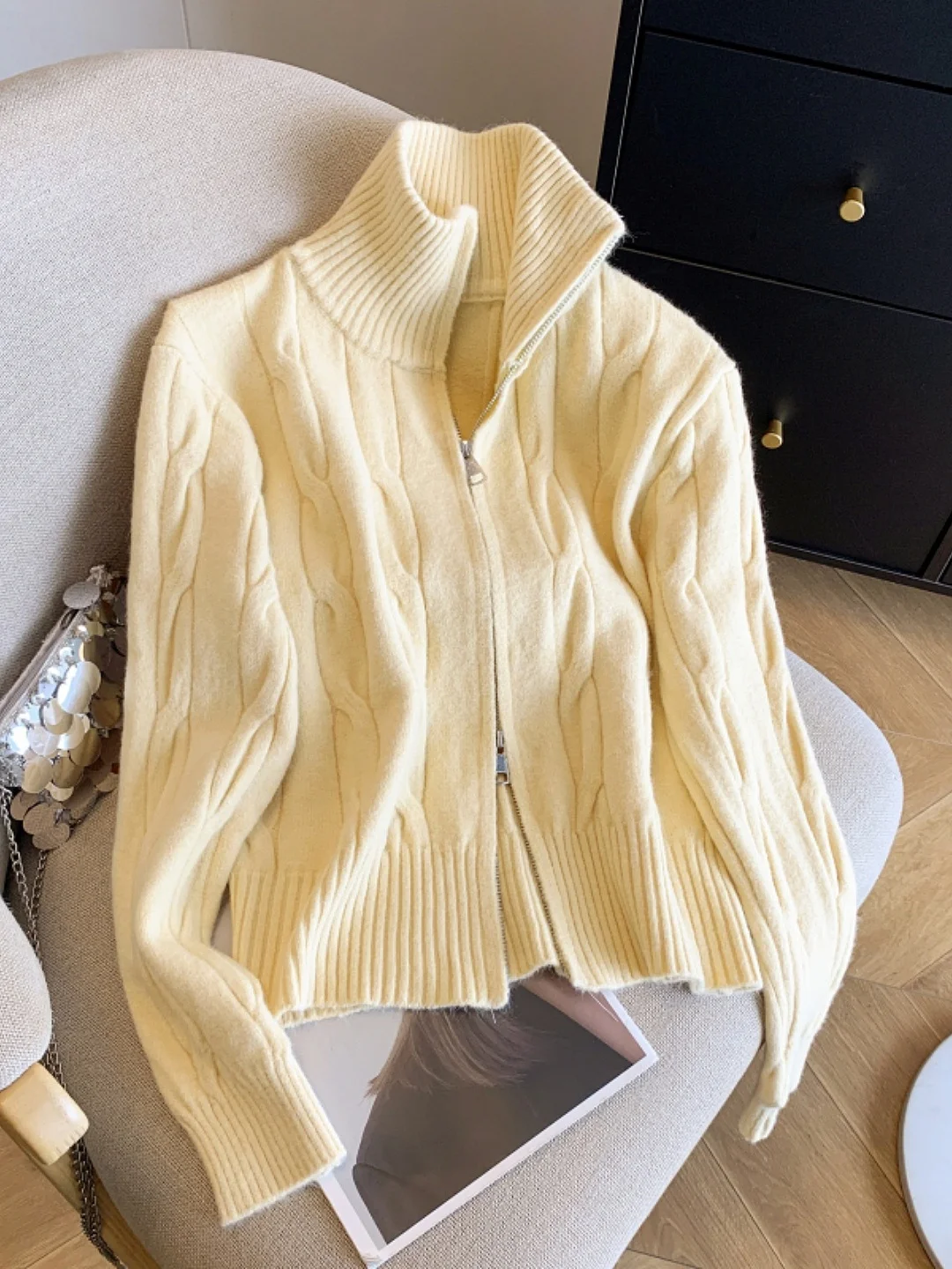 Korean Style High Collar Double Zipper Knitted Cardigan Women's Autumn Winter Slimming Twist Sweater Short Outerwear
Korean Style High Collar Double Zipper Knitted Cardigan Women's Autumn Winter Slimming Twist Sweater Short Outerwear