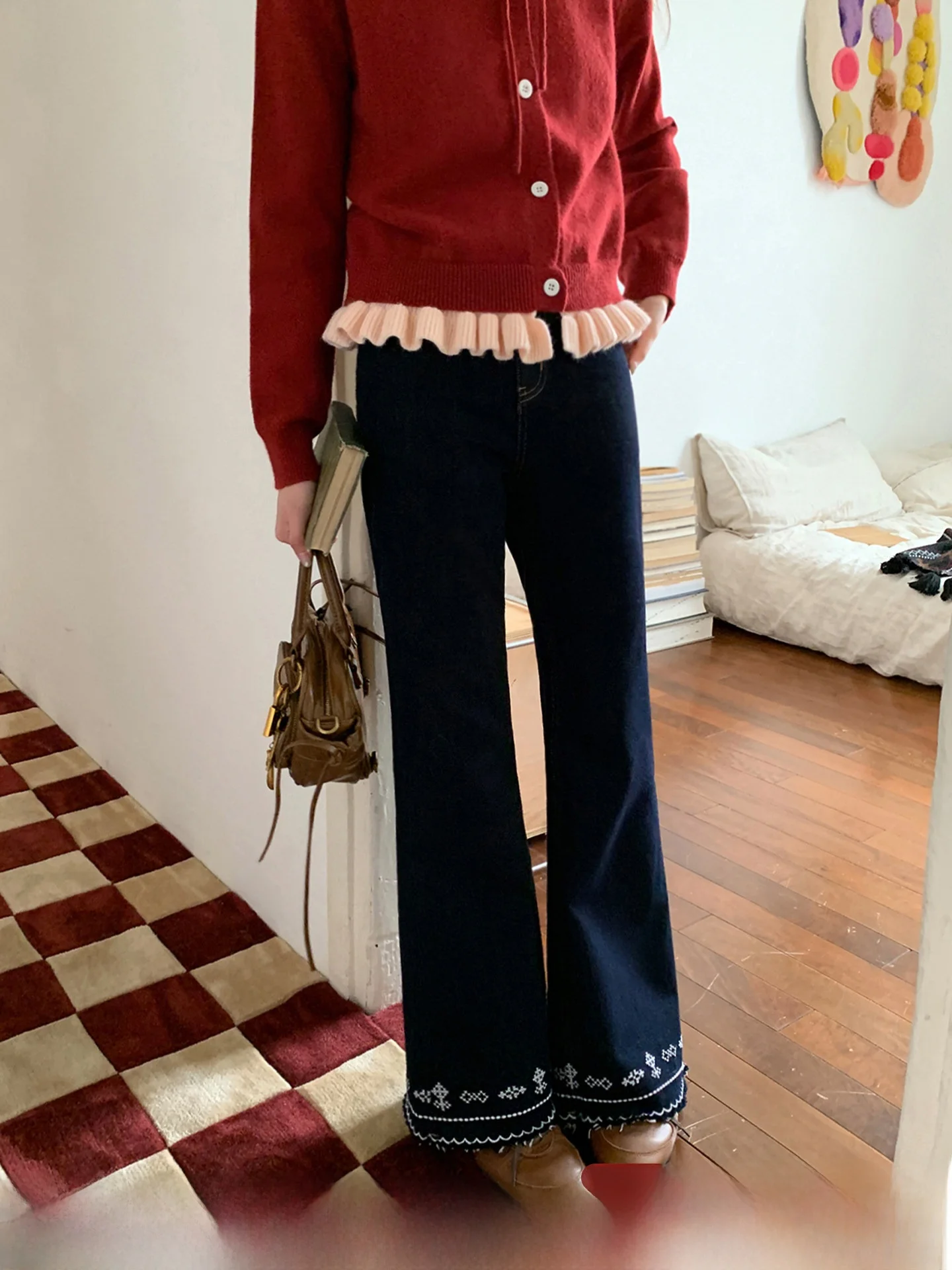 Женские джинсы Hello Retro с вышивкой и рваным краем, с высокой талией, прямого кроя, зауженные, осенне-зимние, длинные брюки
Женские джинсы Hello Retro с вышивкой и рваным краем, с высокой талией, прямого кроя, зауженные, осенне-зимние, длинные брюки