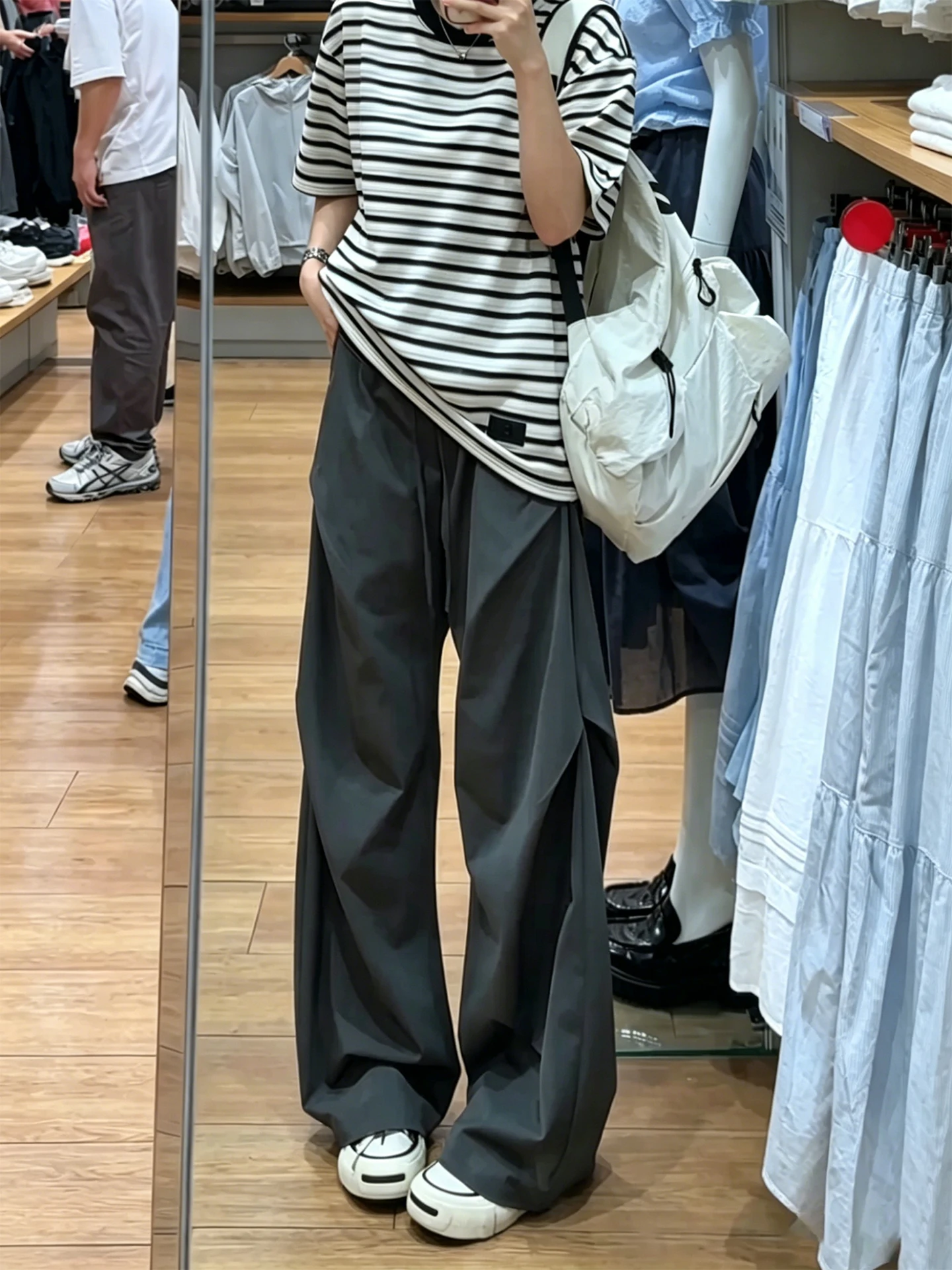 Gray Folded Quick Dry Paratrooper Pants Men Summer Thin Ice Silk Loose Wide Leg Micro Flared Cleanfit Casual Pants
Gray Folded Quick Dry Paratrooper Pants Men Summer Thin Ice Silk Loose Wide Leg Micro Flared Cleanfit Casual Pants