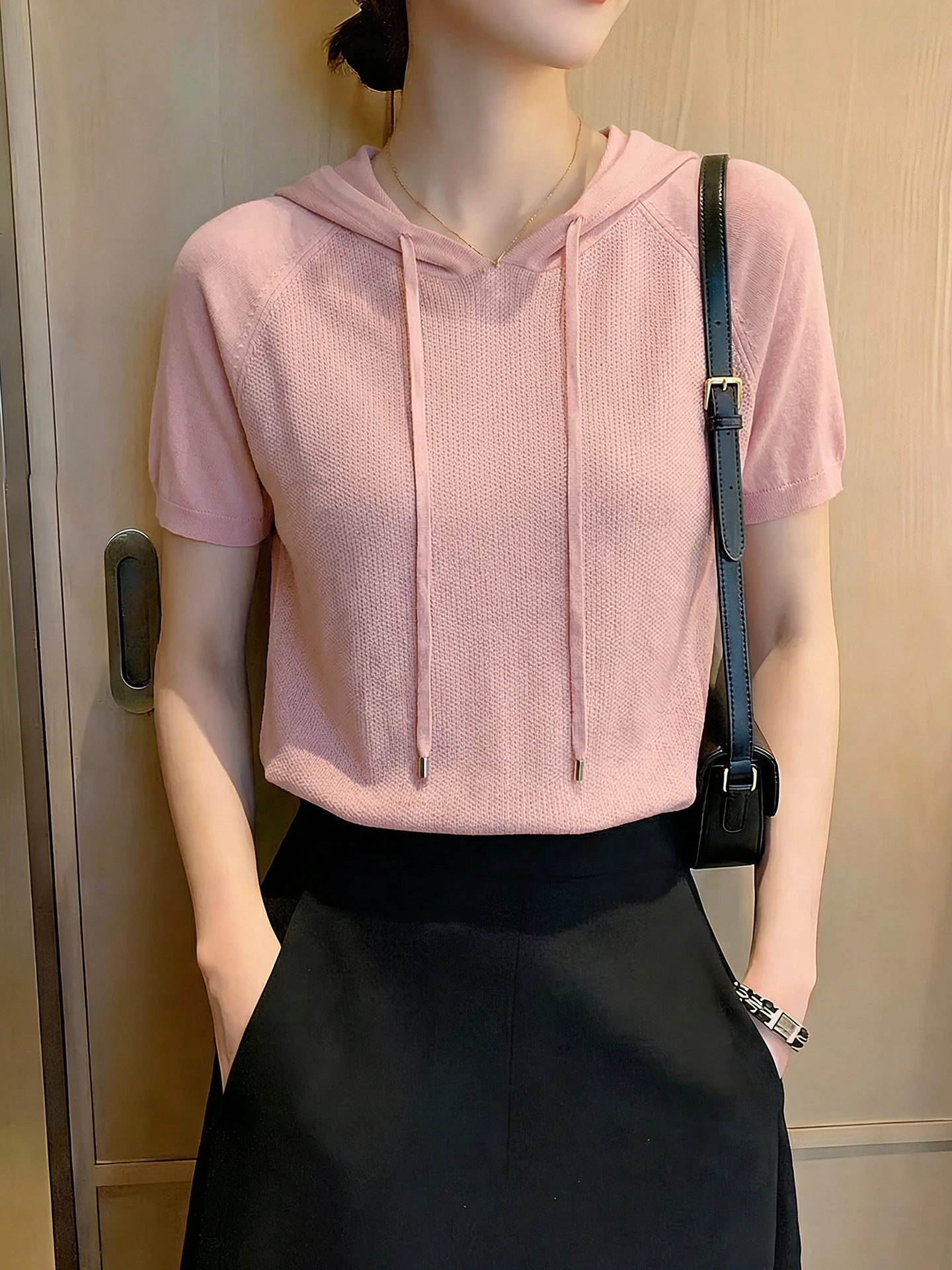 Sweet Soft Style Hooded Knitted Top Short Sleeve Women's Summer Korean Version Unique Design Comfortable Fit Casual Inner Wear
Sweet Soft Style Hooded Knitted Top Short Sleeve Women's Summer Korean Version Unique Design Comfortable Fit Casual Inner Wear