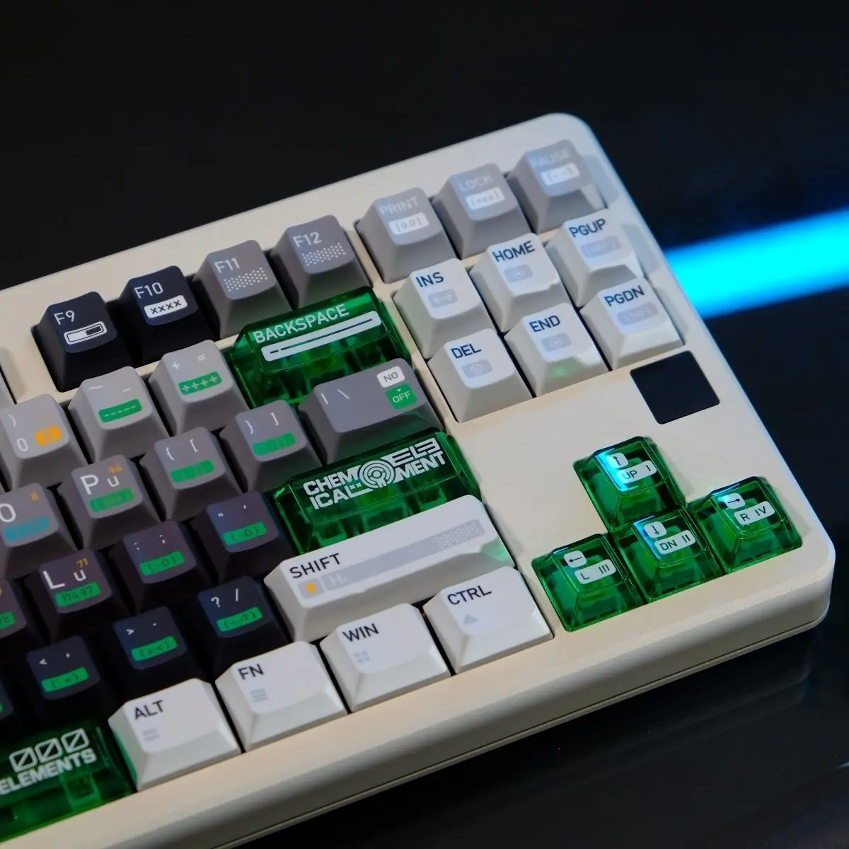 Original highly sublimated PBT + PC chemical 003 keycap with green transparent supplement 173 key keycap
Original highly sublimated PBT + PC chemical 003 keycap with green transparent supplement 173 key keycap