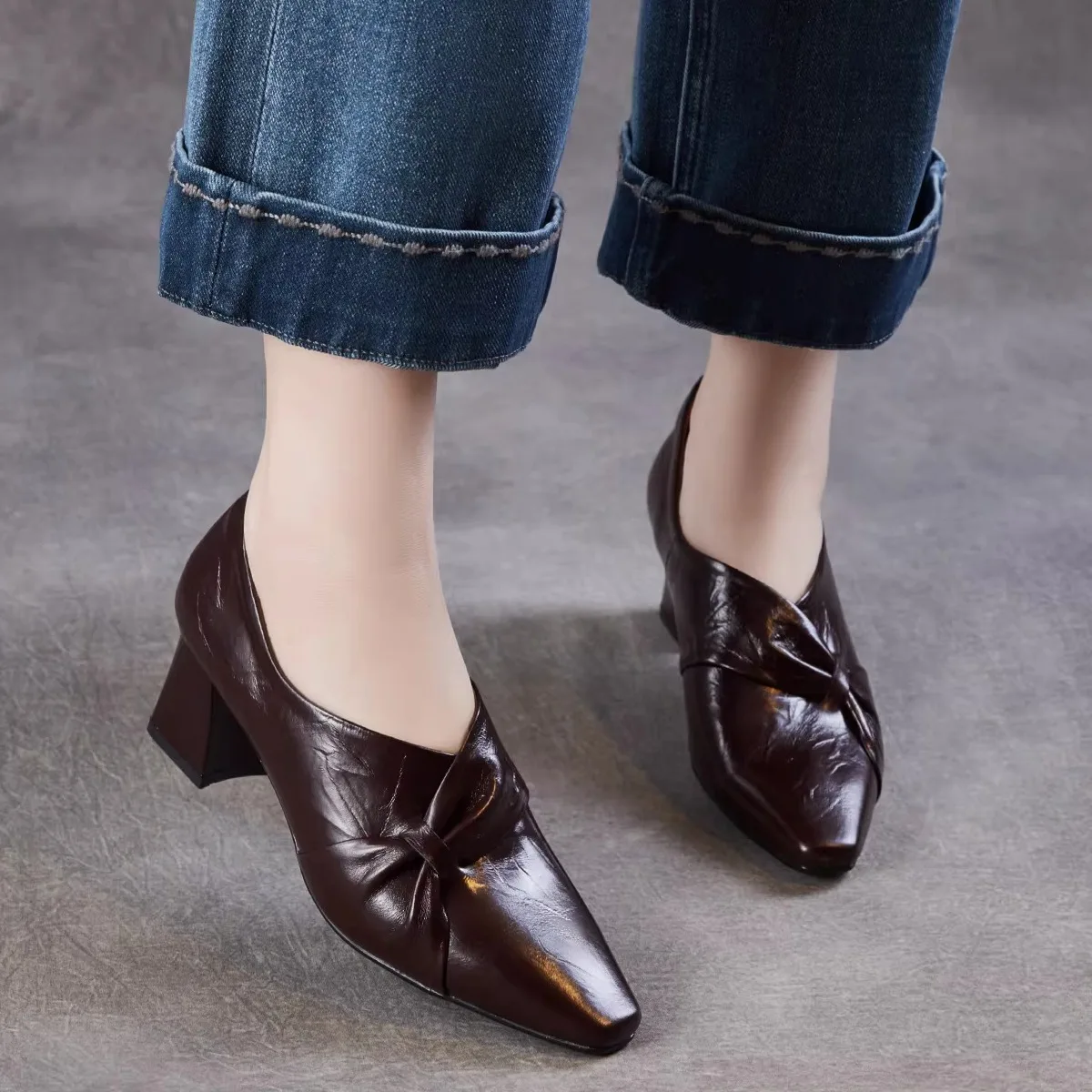 Comfortable Leatherette Pointed Toe Women's Flats Non-Slip Rubber Sole Easy to Wear Spring Summer Fashion Casual Shoes
Comfortable Leatherette Pointed Toe Women's Flats Non-Slip Rubber Sole Easy to Wear Spring Summer Fashion Casual Shoes