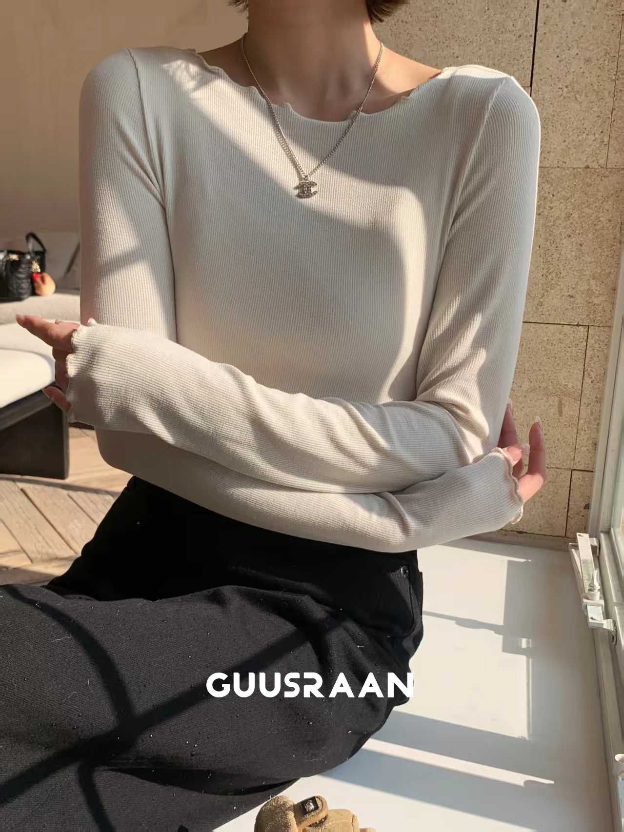 Ультрамягкая женская футболка с длинным рукавом и круглым вырезом, модная базовая модель с древесным узором, для весеннего сезона, для повседневной носки
Ультрамягкая женская футболка с длинным рукавом и круглым вырезом, модная базовая модель с древесным узором, для весеннего сезона, для повседневной носки