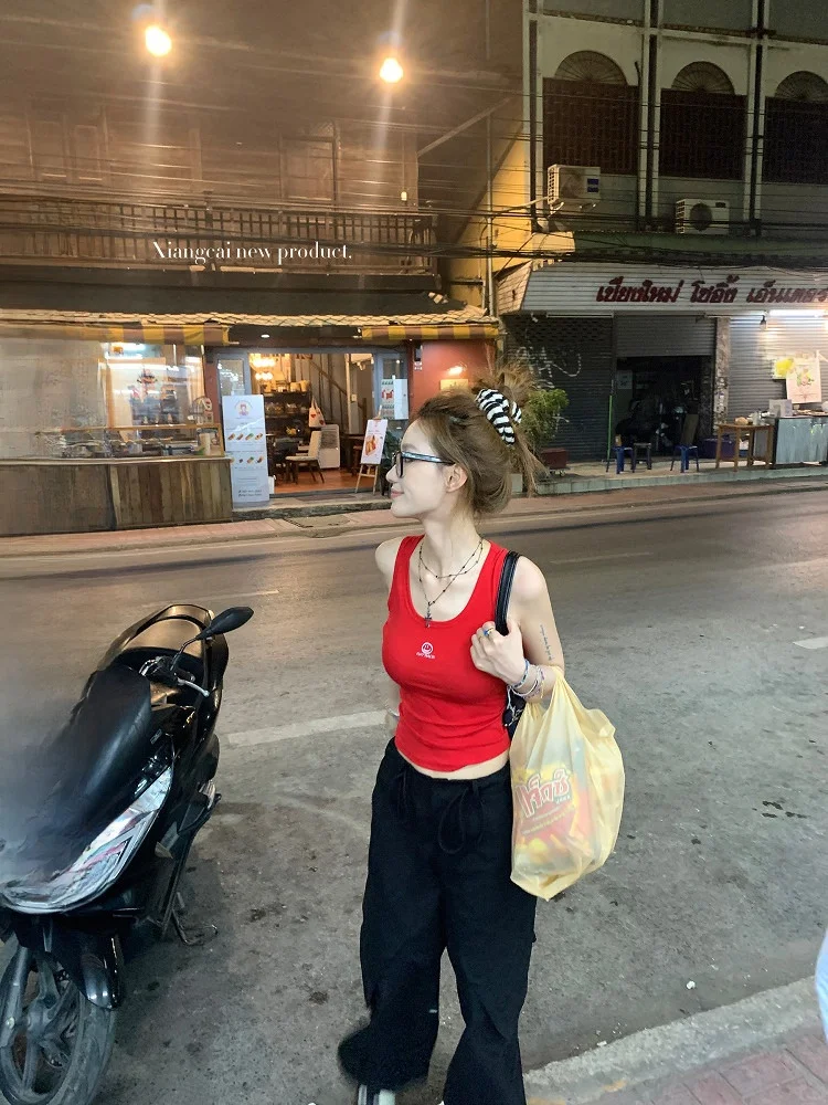 Slim Fit Silk Vest Women's Summer New Style American Hot Girl Thin Top Herbs Not Spicy Tianliang Printed Vest Commute Style
Slim Fit Silk Vest Women's Summer New Style American Hot Girl Thin Top Herbs Not Spicy Tianliang Printed Vest Commute Style