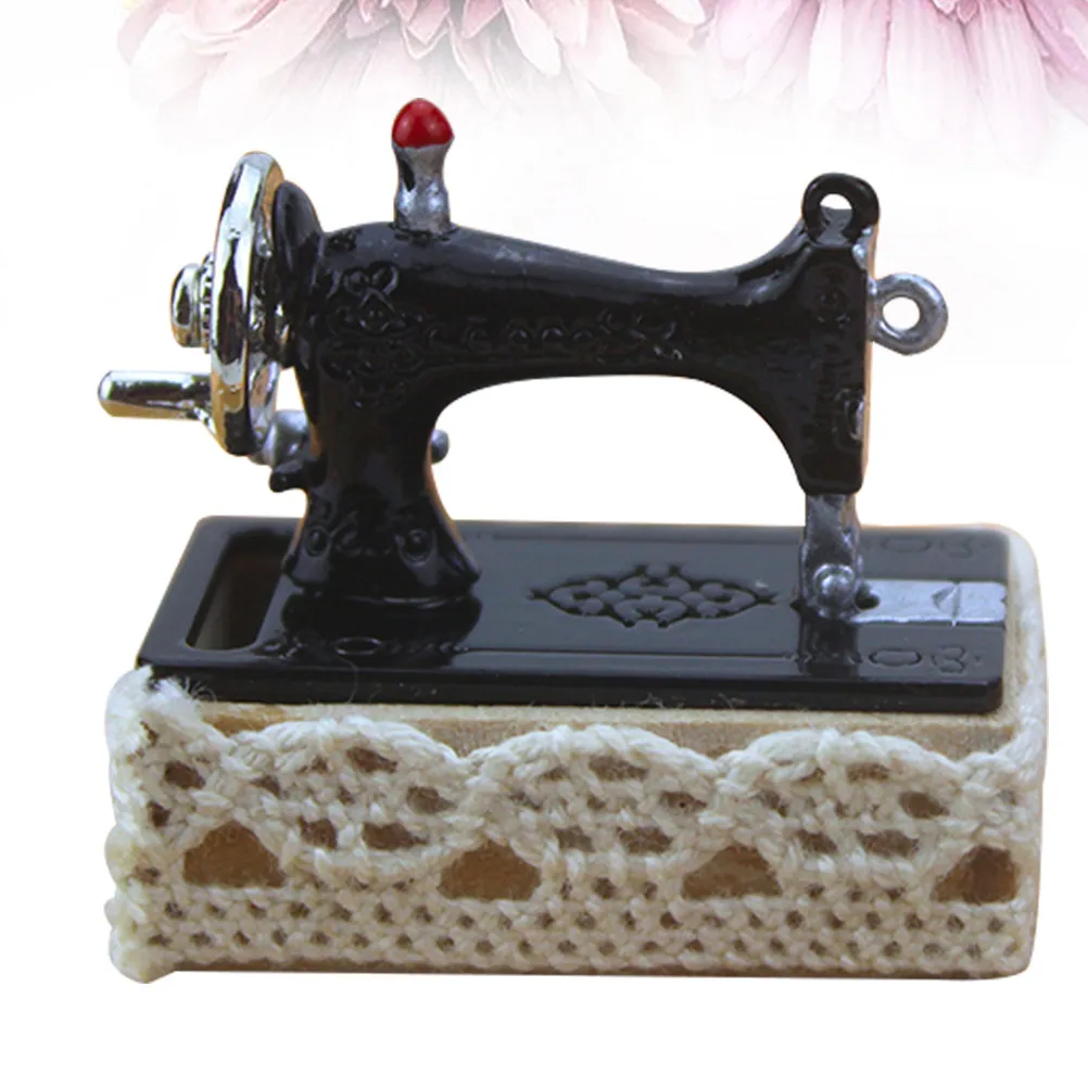 1Pcs Alloy Mini Sewing Set Realistic Dollhouse Accessory for DIY Miniature Decoration Retro Desktop Ornament Miniature Sewing
1Pcs Alloy Mini Sewing Set Realistic Dollhouse Accessory for DIY Miniature Decoration Retro Desktop Ornament Miniature Sewing