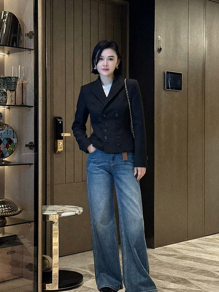 Elegant Black Acetate Suit Jacket with Double Row Buttons Luxury Design by Yuan Yiling Barn Spring 2026 Ladies Premium Fashion
Elegant Black Acetate Suit Jacket with Double Row Buttons Luxury Design by Yuan Yiling Barn Spring 2026 Ladies Premium Fashion