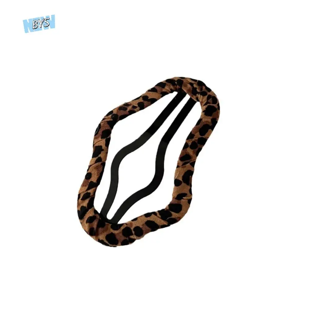 Sweet Hollow Leopard Print Hair Clip Cloth Alloy Star Hairpin Headwear Side Barrettes Streetwear
Sweet Hollow Leopard Print Hair Clip Cloth Alloy Star Hairpin Headwear Side Barrettes Streetwear