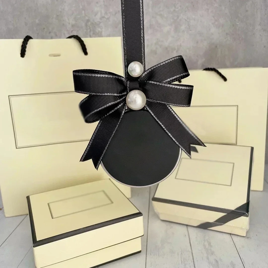 Автомобильный кулон с декоративной лентой, лаймовый базилик, английская груша
Автомобильный кулон с декоративной лентой, лаймовый базилик, английская груша