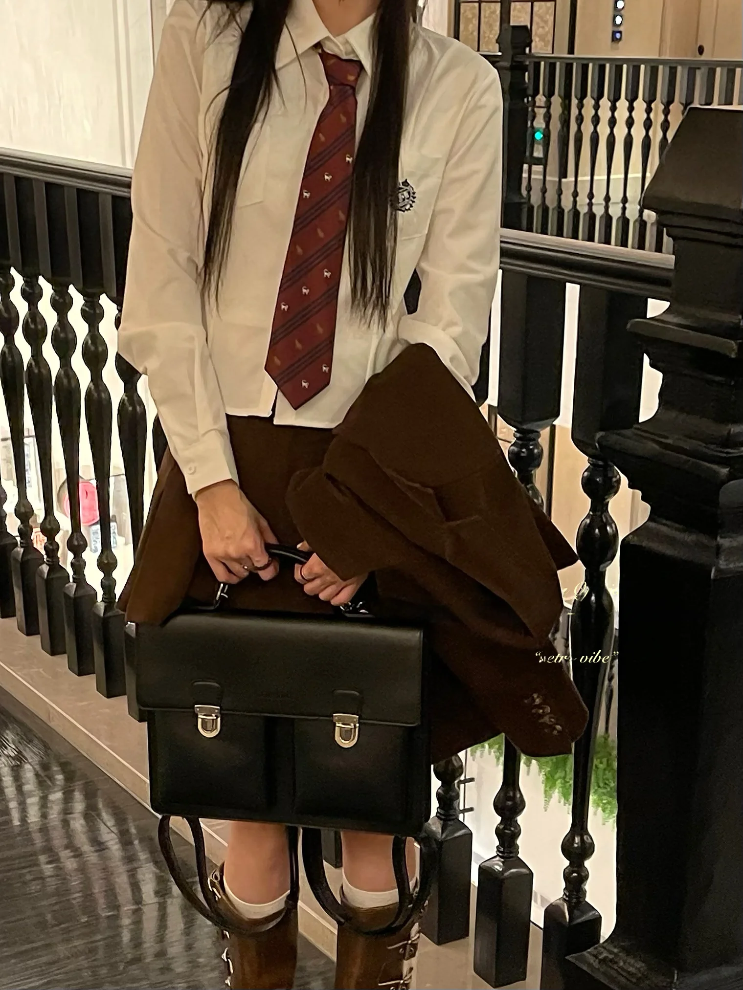 Heyna Thai Drama ort Sve Long irt Bird Waist Embroidery 3D Tailoring White Slim Fit Collar Cotton Polyester
Heyna Thai Drama ort Sve Long irt Bird Waist Embroidery 3D Tailoring White Slim Fit Collar Cotton Polyester