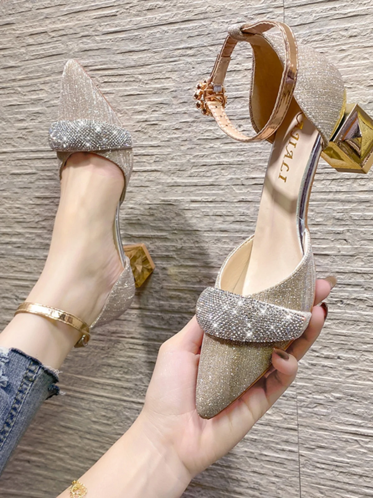 Crystalline Wedding oes Women's Chunky Heel Comfortable Crystal Embellied Faionable Single Strap High Heels for Bridal ...
Crystalline Wedding oes Women's Chunky Heel Comfortable Crystal Embellied Faionable Single Strap High Heels for Bridal ...