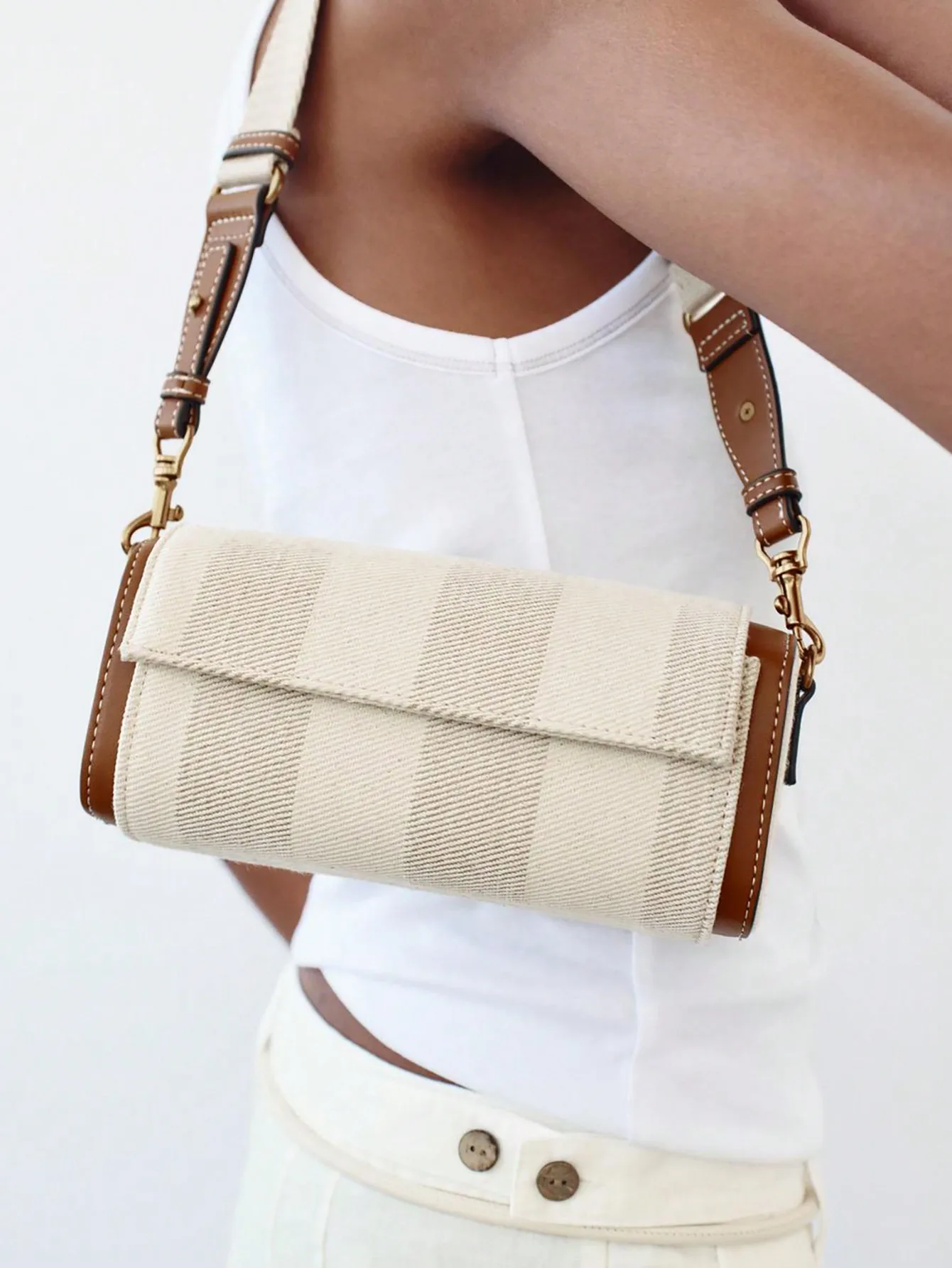 New Cross-Border Women Handbag, Color Blocking With Flap Cover, Shoulder & Crossbody Bag, Cylinder Shape, Suitable For Work And Commuting, Autumn/Winter
New Cross-Border Women Handbag, Color Blocking With Flap Cover, Shoulder & Crossbody Bag, Cylinder Shape, Suitable For Work And Commuting, Autumn/Winter