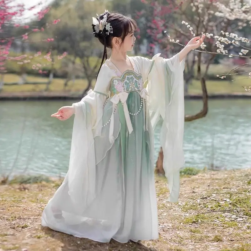 Hanfu girls spring and autumn 2026 new ancient style super fairy ancient style national style dress summer
Hanfu girls spring and autumn 2026 new ancient style super fairy ancient style national style dress summer