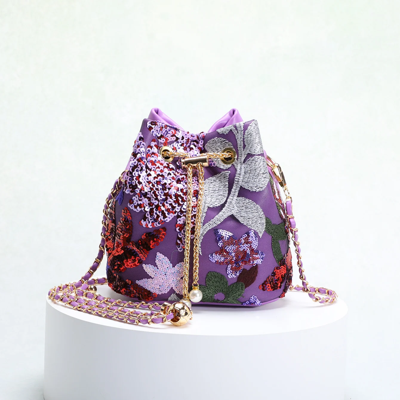 Chinese-style Floral Embroidery Sequin Mesh Patchwork Color-blocking Fashionable Elegant Women's Drawstring Chain Crossbody Bag
Chinese-style Floral Embroidery Sequin Mesh Patchwork Color-blocking Fashionable Elegant Women's Drawstring Chain Crossbody Bag