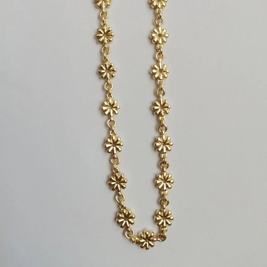Little daisy high-end women's light luxury high-end alloy fashionable temperament versatile exquisite flower necklace
Little daisy high-end women's light luxury high-end alloy fashionable temperament versatile exquisite flower necklace