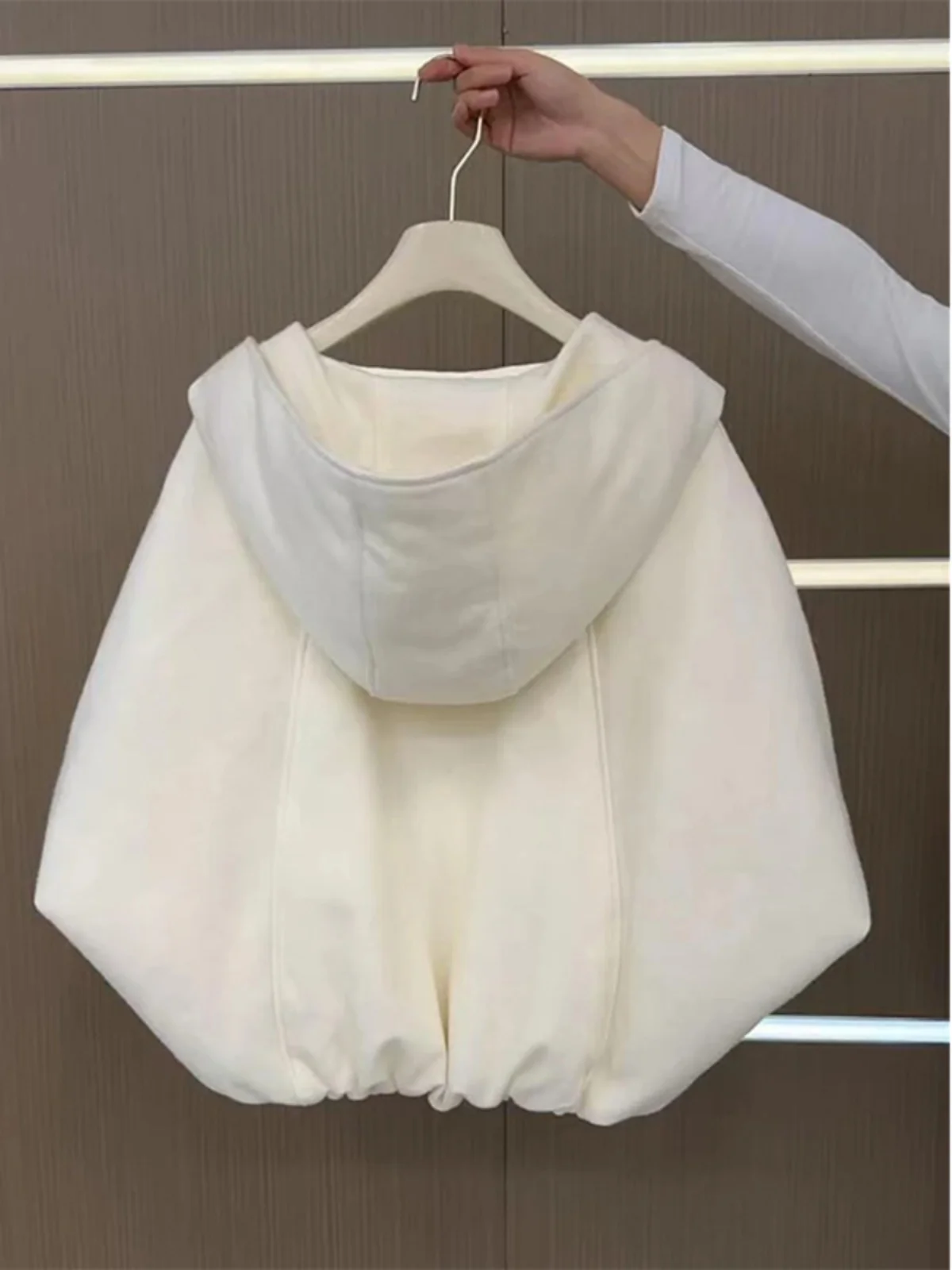 2025 Winter Women's Thickened Short Cotton Jacket Unique Moccasin Loose Fit Coat Korean Style Commute Straight Tube
2025 Winter Women's Thickened Short Cotton Jacket Unique Moccasin Loose Fit Coat Korean Style Commute Straight Tube
