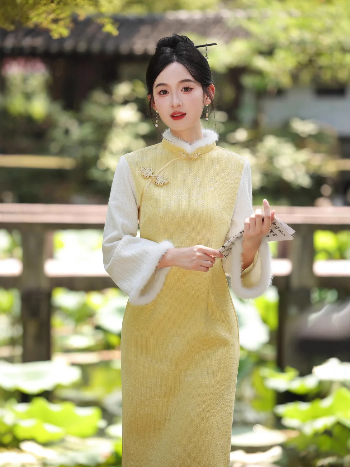 Желтый Cheongsam с длинными рукавами, новинка 2025 года, утолщенный ретро молодежный улучшенный повседневный Cheongsam, длинный женский осенне-зимний Qipao 
Желтый Cheongsam с длинными рукавами, новинка 2025 года, утолщенный ретро молодежный улучшенный повседневный Cheongsam, длинный женский осенне-зимний Qipao