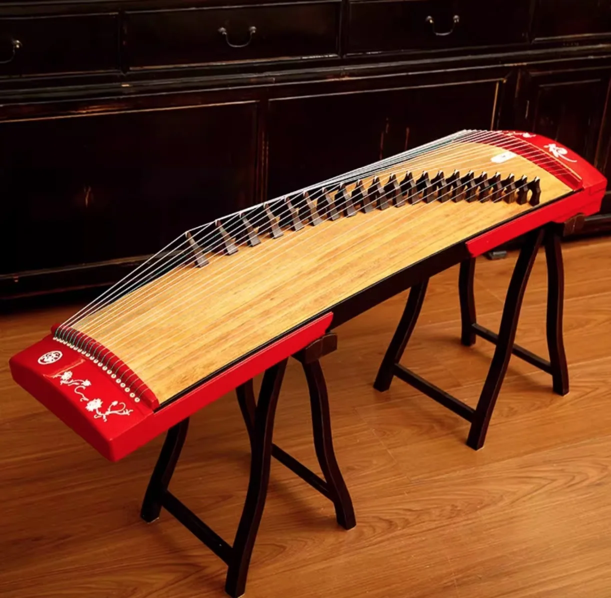 Guzheng 130cm 21 strings Red panel Professional performance Chinese string instruments
Guzheng 130cm 21 strings Red panel Professional performance Chinese string instruments