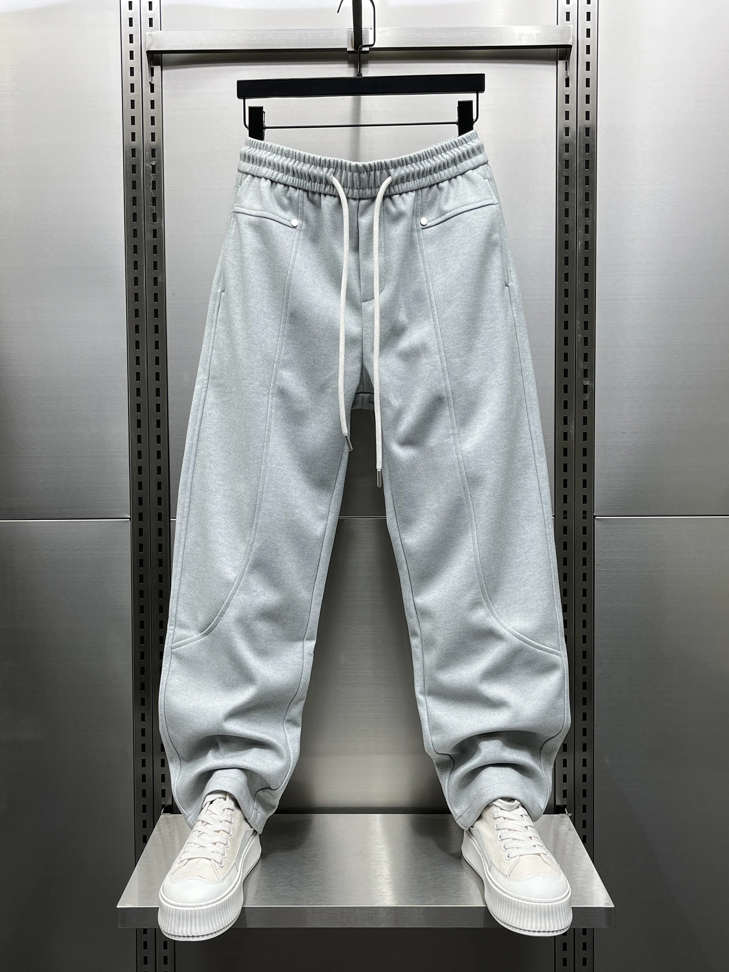 Мужские шерстяные повседневные брюки на осень-зиму, свободные, с вставками, длинные, в корейском стиле, молодежные спортивные брюки, прямые брюки
Мужские шерстяные повседневные брюки на осень-зиму, свободные, с вставками, длинные, в корейском стиле, молодежные спортивные брюки, прямые брюки