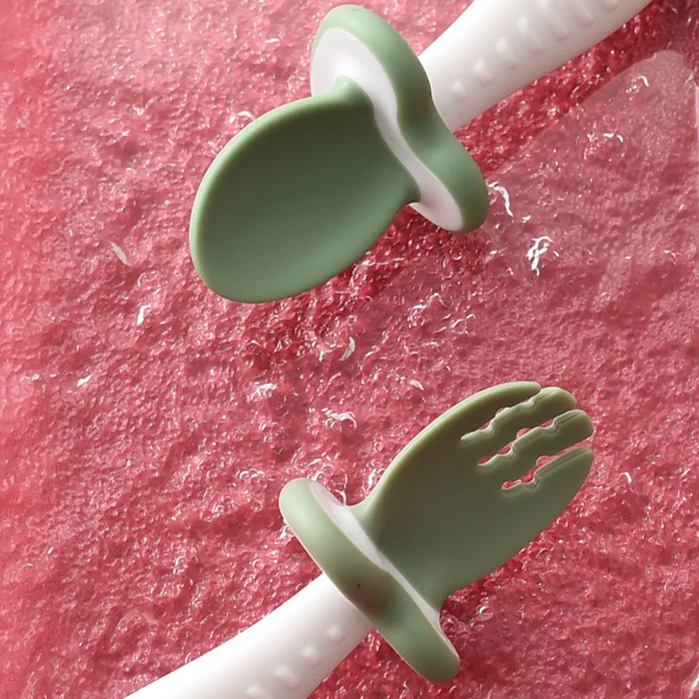 Набор из 1 силиконовой ложки и вилки для обучения малышей, с мягкими наконечниками, легкие портативные приборы для кормления, для обучения самостоятельному приему пищи
Набор из 1 силиконовой ложки и вилки для обучения малышей, с мягкими наконечниками, легкие портативные приборы для кормления, для обучения самостоятельному приему пищи