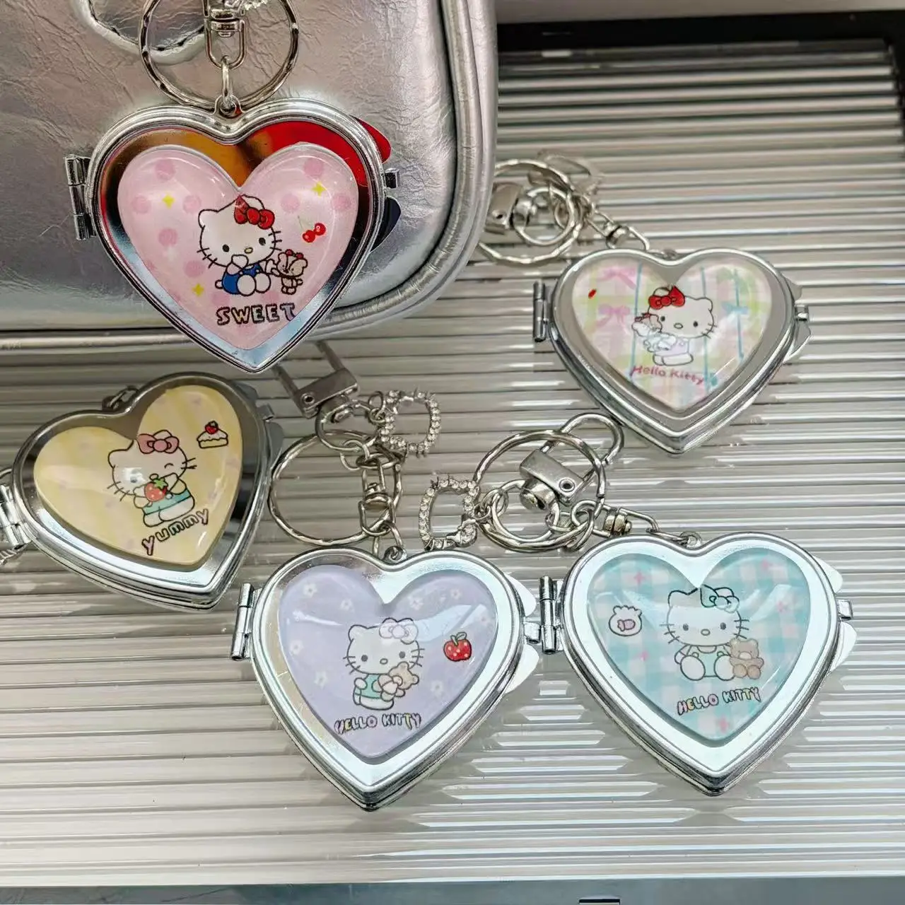 Korean Instagram Style Cute Cartoon Love Portable Mirror Bag Pendant Makeup Portable Keychain Gift For Girlfriend
Korean Instagram Style Cute Cartoon Love Portable Mirror Bag Pendant Makeup Portable Keychain Gift For Girlfriend