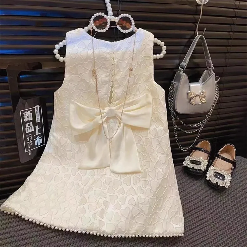 Girls Dress Spring and Summer New Korean Version Love Bow Princess Dress Temperament Casual Daily Western-style
Girls Dress Spring and Summer New Korean Version Love Bow Princess Dress Temperament Casual Daily Western-style
