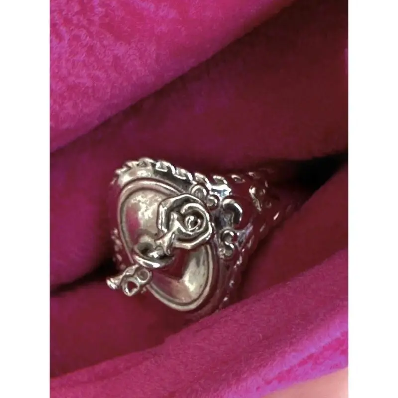 Original rose key retro exquisite ring
Original rose key retro exquisite ring