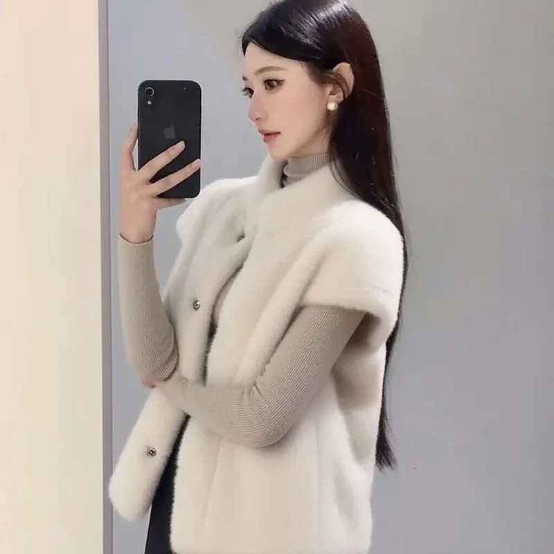 Chic Mao Mao Waistcoat Vest Jacket Women's Outwear 2026 Autumn Winter New High-End Fashion Loose Warm Fur Vest Tops
Chic Mao Mao Waistcoat Vest Jacket Women's Outwear 2026 Autumn Winter New High-End Fashion Loose Warm Fur Vest Tops