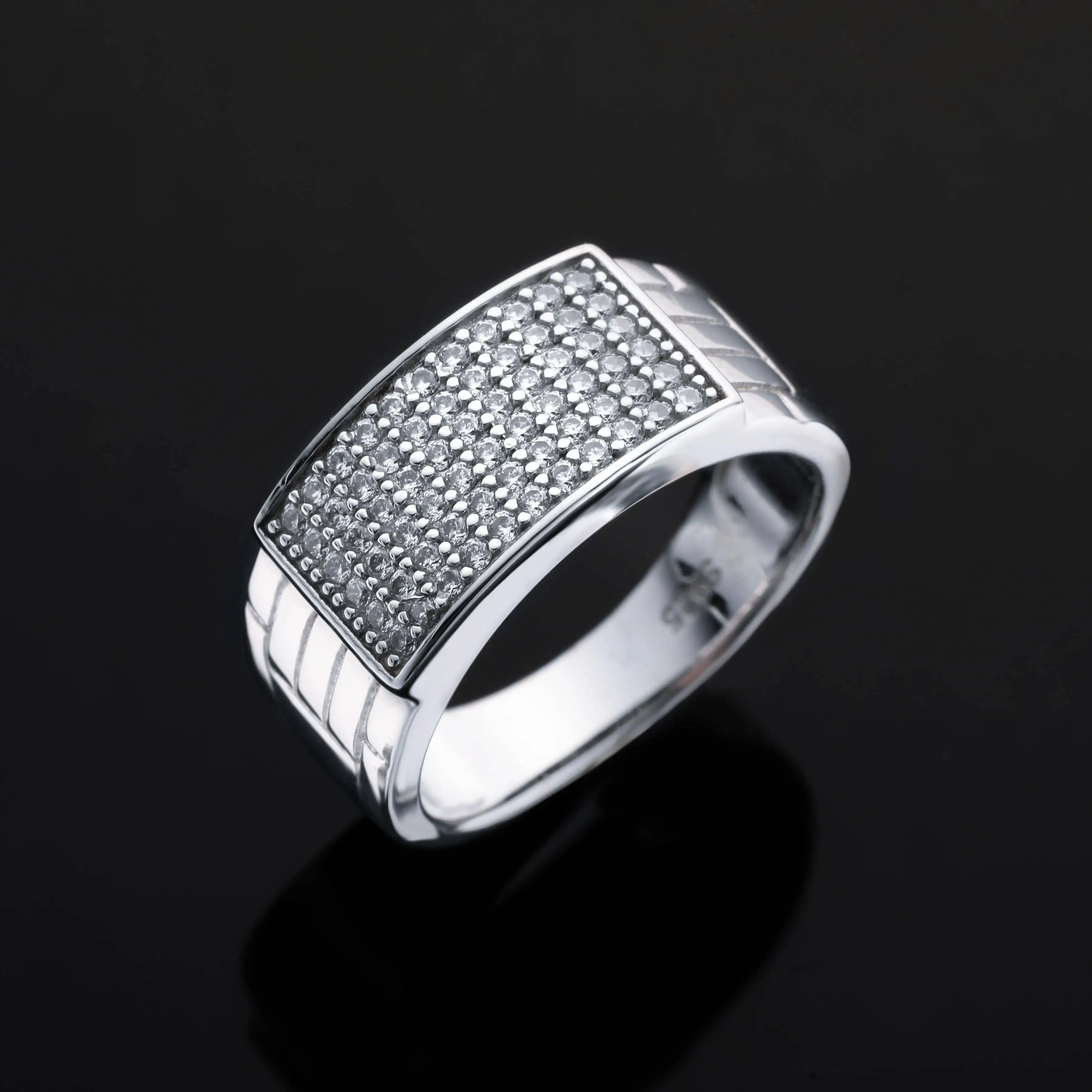Fashion Iced Out Moissanite Hip Hop Ring for Men 925 Silver Hip Hop Style for Birthday Gift Jewelry
Fashion Iced Out Moissanite Hip Hop Ring for Men 925 Silver Hip Hop Style for Birthday Gift Jewelry