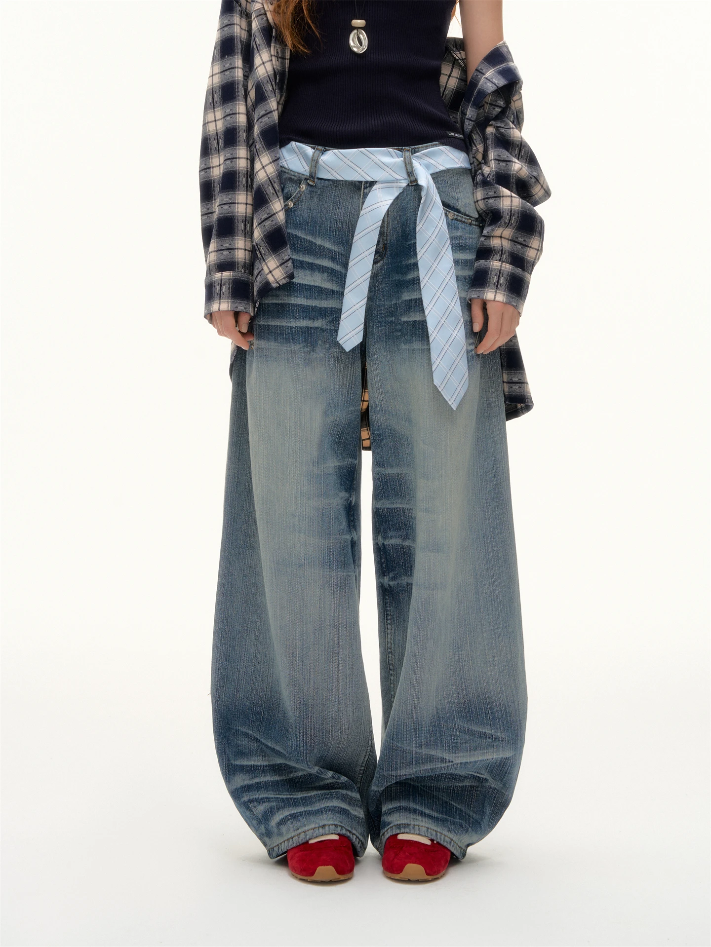 Джинсы Waed Denim с высокой талией, повседневные, с эффектом потертости, в американском ретро-стиле, брюки AsGony Dong Xuan, женские джинсы
Джинсы Waed Denim с высокой талией, повседневные, с эффектом потертости, в американском ретро-стиле, брюки AsGony Dong Xuan, женские джинсы