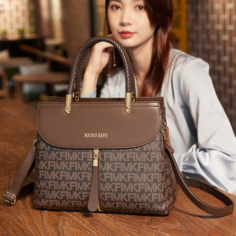 Handbag, women's bag, new style, fashionable temperament, large capacity, high-end feeling, women's crossbody bag
Handbag, women's bag, new style, fashionable temperament, large capacity, high-end feeling, women's crossbody bag