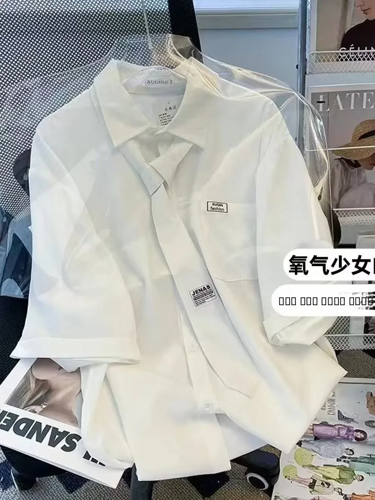 White Ice Silk Men's irt ort Sve Thin Summer Faionable Class orm Sle Casual Loose Fit Youthful Spring Trend
White Ice Silk Men's irt ort Sve Thin Summer Faionable Class orm Sle Casual Loose Fit Youthful Spring Trend